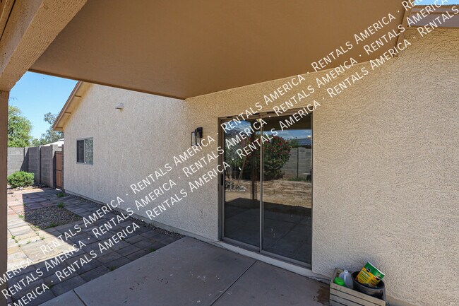 Building Photo - Centrally Located in El Mirage