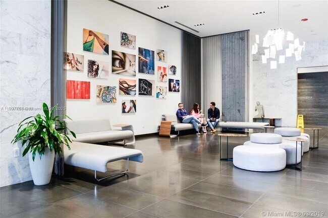 Building Photo - 1600 NE 1st Ct