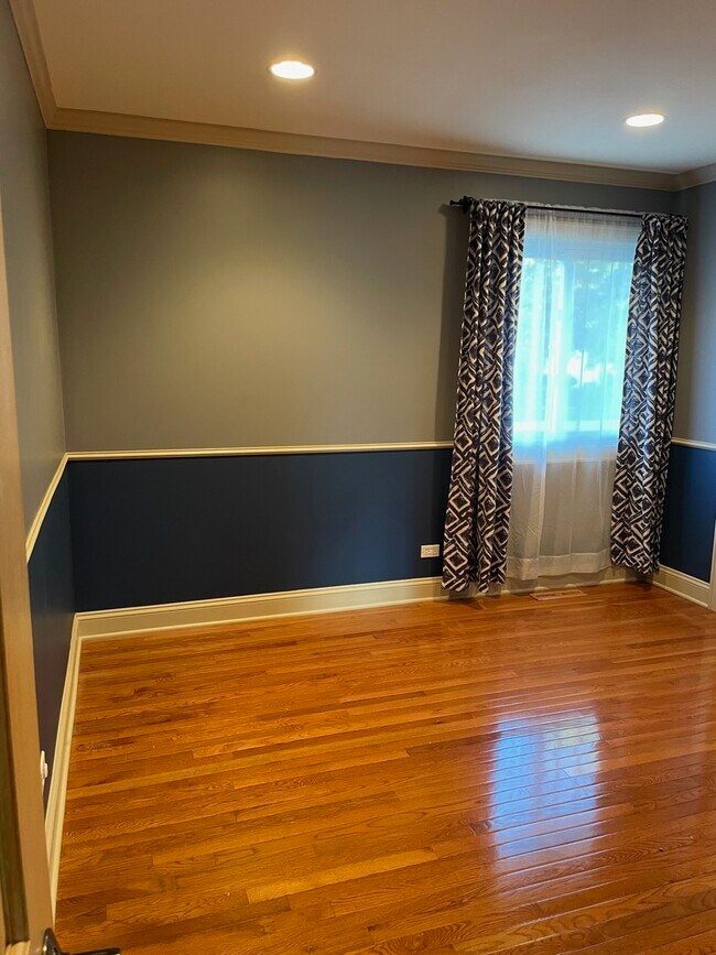 Building Photo - 4504 Normandy Dr