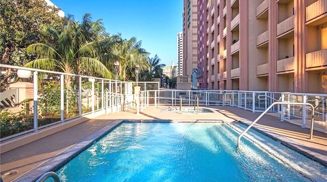 Pool, Jacuzzi and Sun Deck - 388 E Ocean Blvd