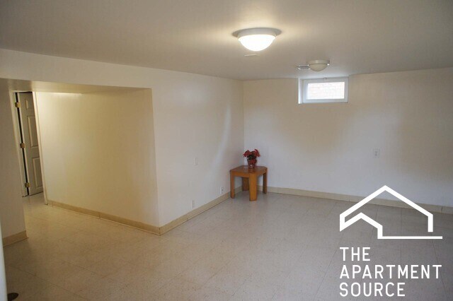 Building Photo - 4100 N Pontiac Ave