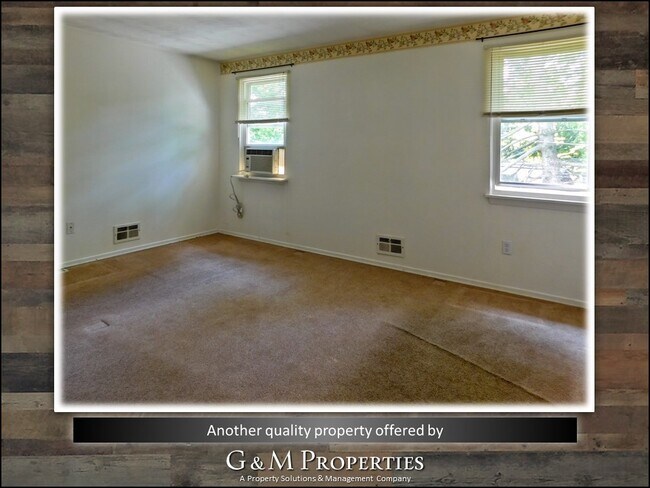 Building Photo - Two Bedroom, One and a Half Bath Townhouse - Close to U of R/ Strong