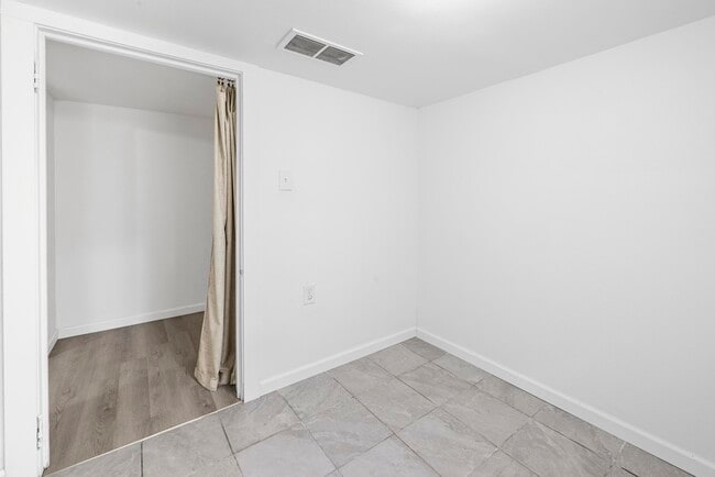 Building Photo - 324 Dixie St