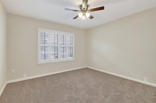 Building Photo - 145 Lake Shore Dr