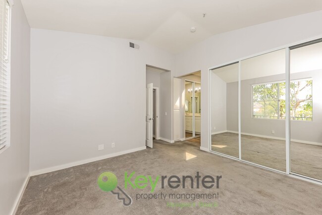 Building Photo - Stunning Westpark Condo in the Heart of Ir...