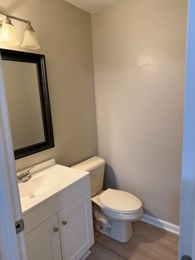 Building Photo - 297 Young St