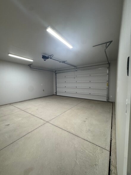 Building Photo - 3990 E Fossil Way