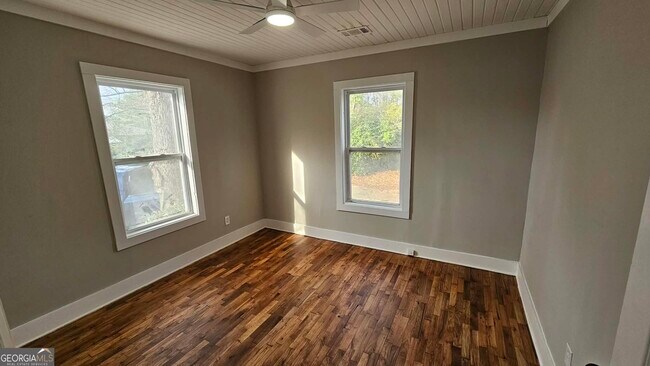 Building Photo - 481 W Johnston St