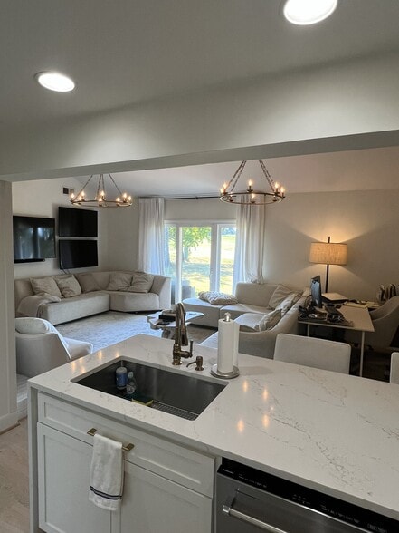 Building Photo - 7725 River Ridge Rd NE