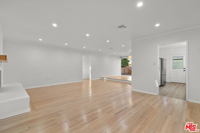 Building Photo - 3760 Beethoven St