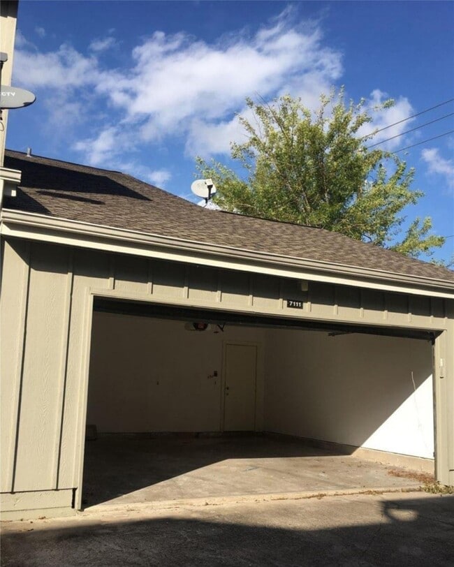 Building Photo - 7111 Brendam Ln