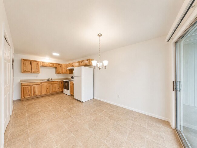 Building Photo - Spacious and charming! Conveniently located 2 bedroom, 1 bathroom