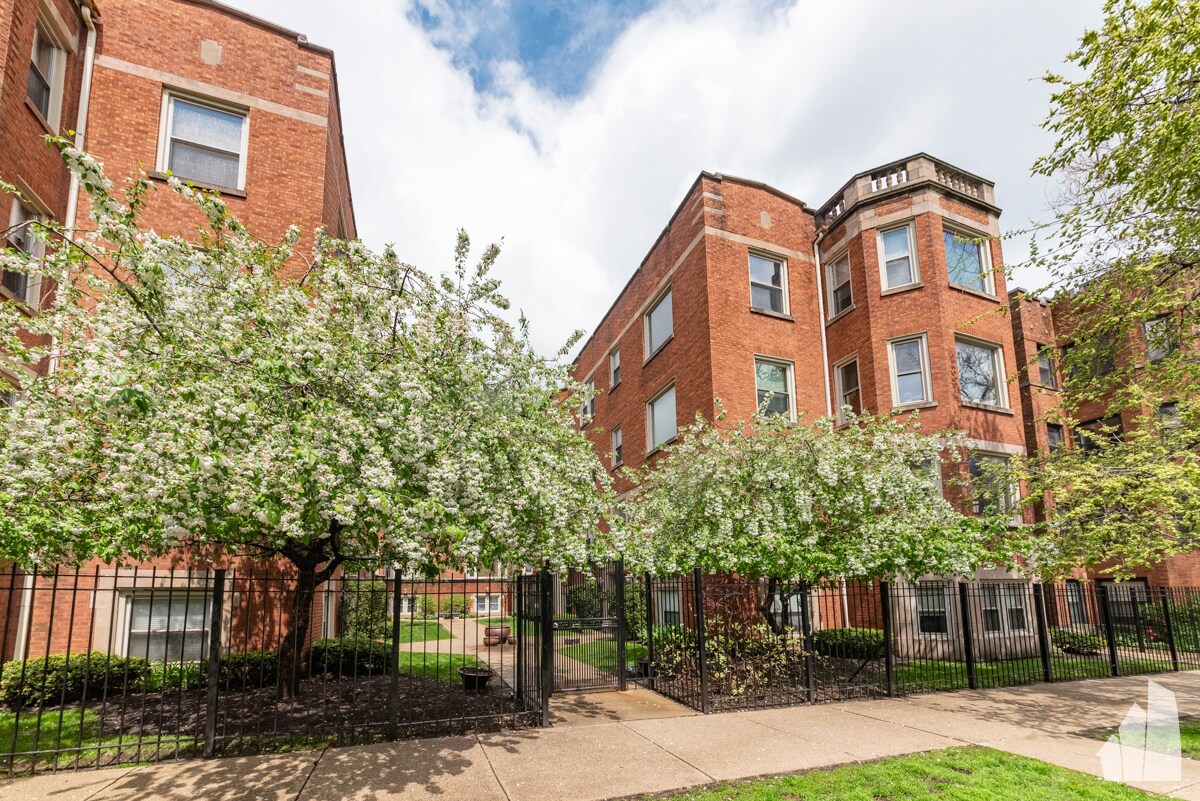 Building Photo - 1622 W Columbia Ave