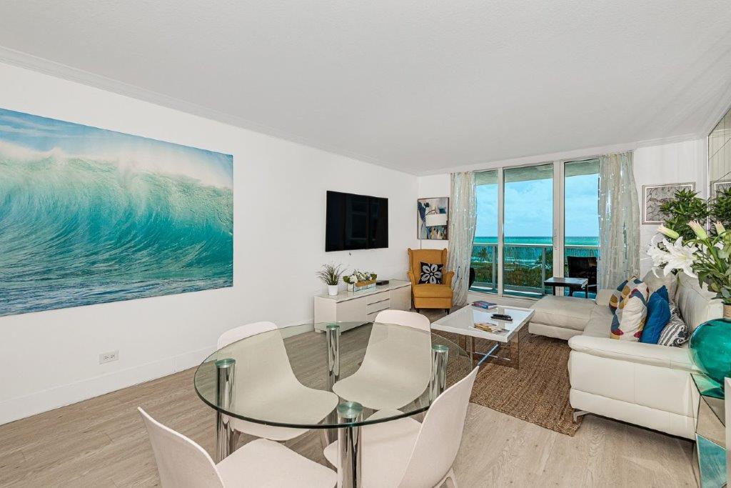 Building Photo - 2301 Collins Ave