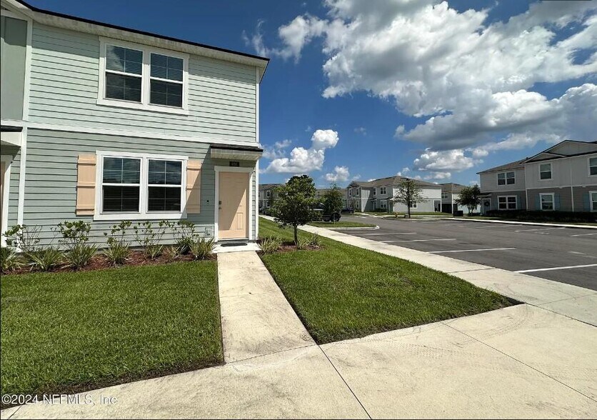 Building Photo - 608 Yellow Oaks Ln