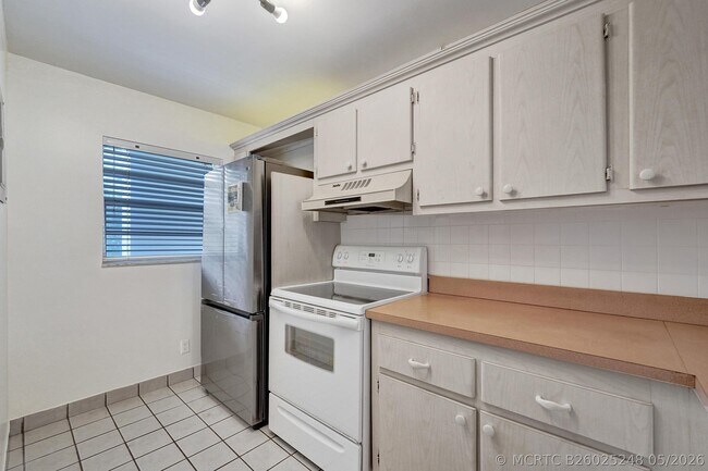 Building Photo - 9470 Poinciana Pl