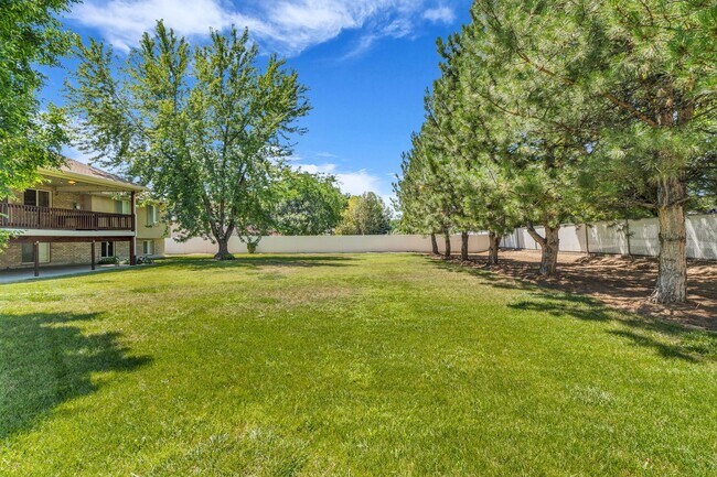 Building Photo - Spacious 5 Bed Kaysville Home with 3-Car Garage