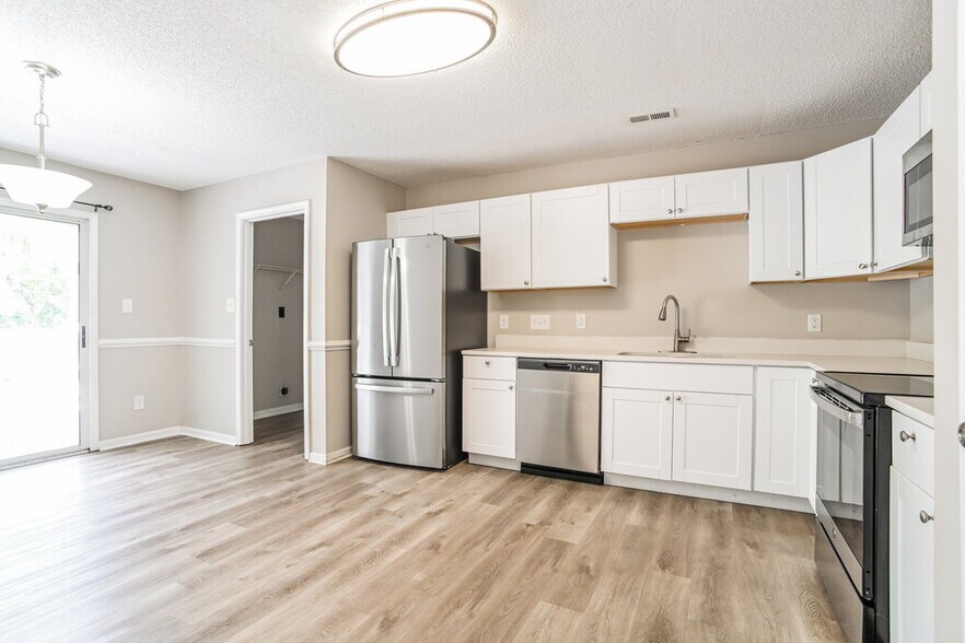 Building Photo - 910 Milkfarm Ct