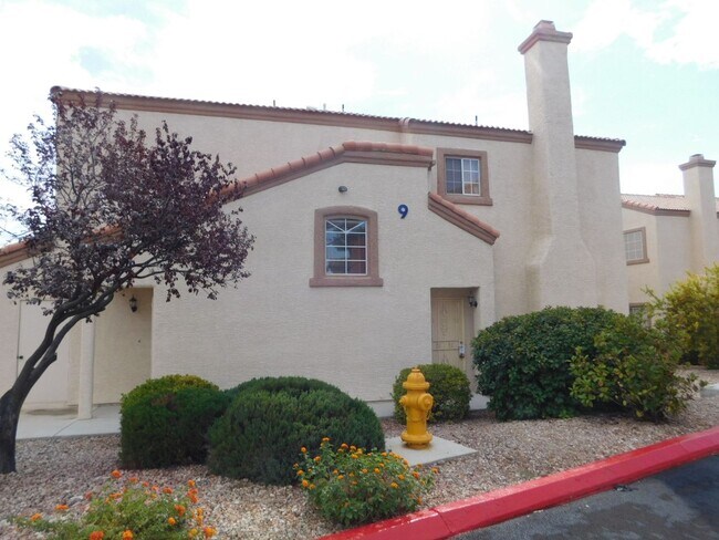 Building Photo - Gorgeous 3 bedroom condo with a 2 car garage! Tons of upgrades*Southwest*Gated community*