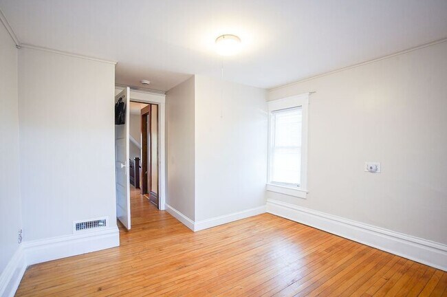 Building Photo - 1277 Southampton Rd