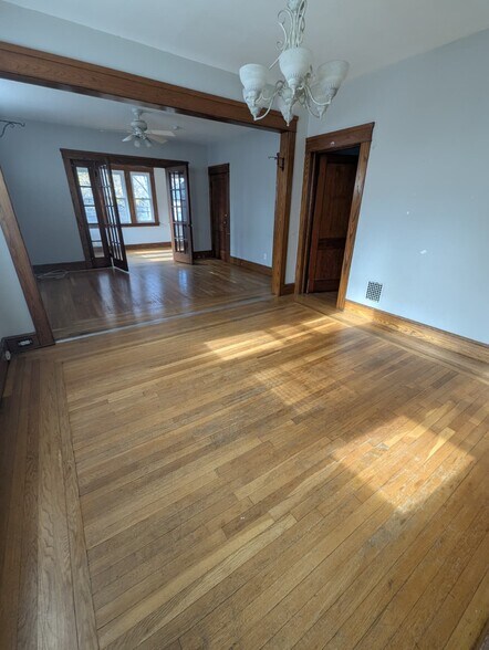 Primary Photo - 139 Beacon Ave