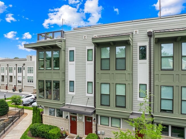 Building Photo - Beautiful Townhome in the Heart of Wesley Heights
