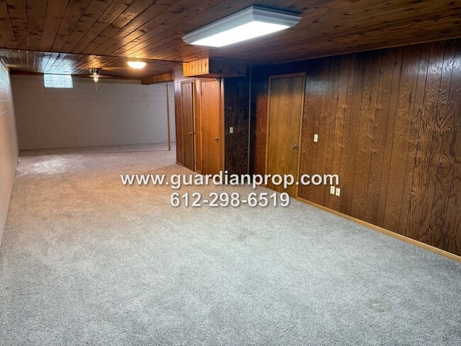 Building Photo - Rambler with Open Floor Plan Available Now...