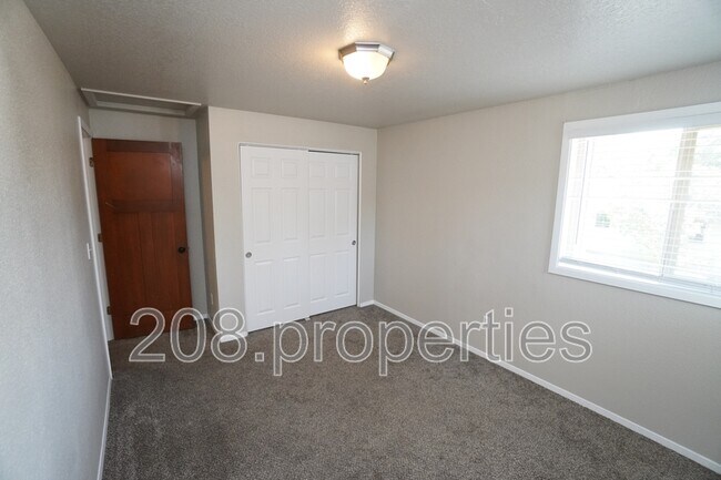 Building Photo - 698 Berwick Dr