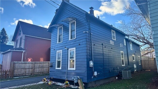 Building Photo - 57 Ferncliffe Dr