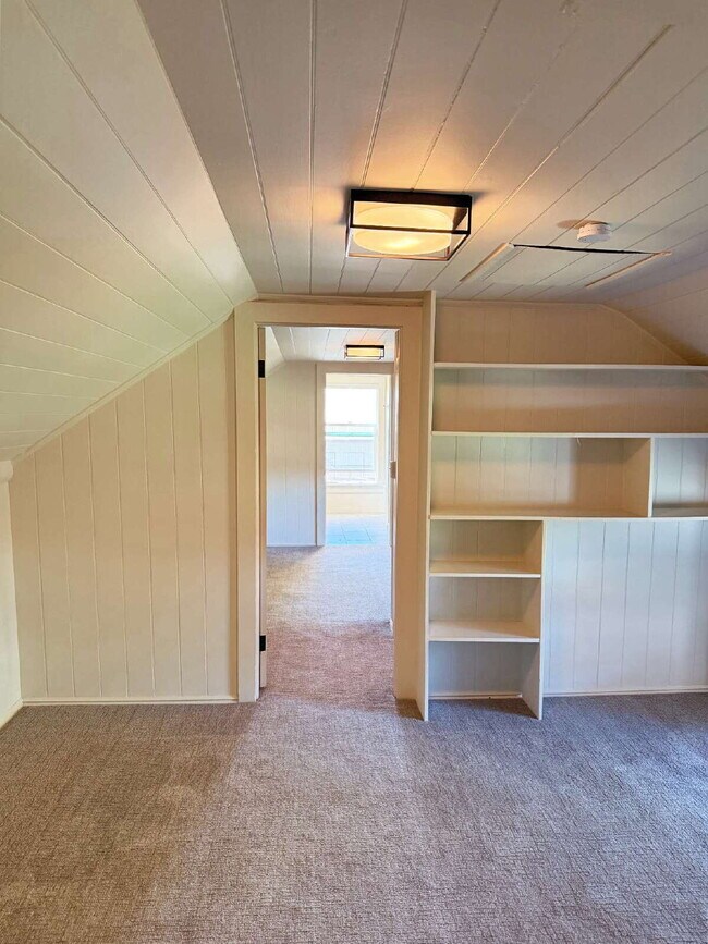 Building Photo - Spacious Two-Story Ranch Home Near Sonoma
