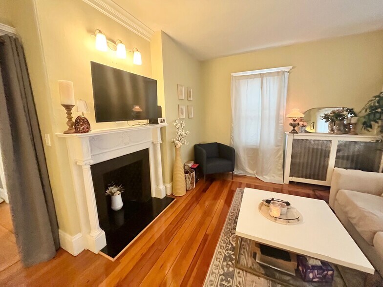 Building Photo - 85 Wallingford Rd