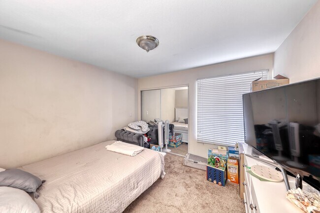 Building Photo - Gated community with pool and spa 2 bed 2 ...