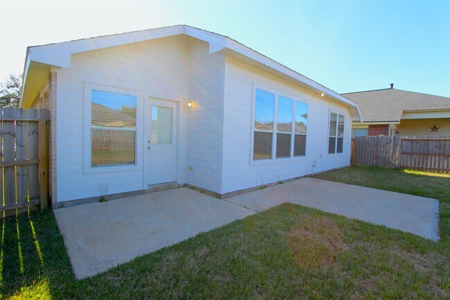 Building Photo - 2002 Lansing Cove Dr