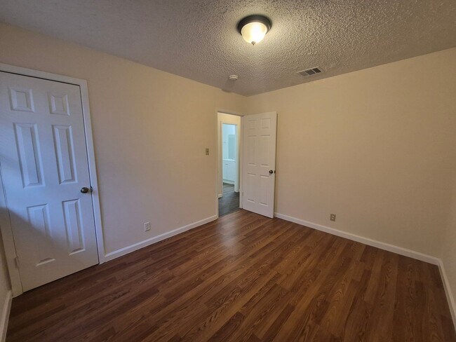 Building Photo - 1105 Ash Cove