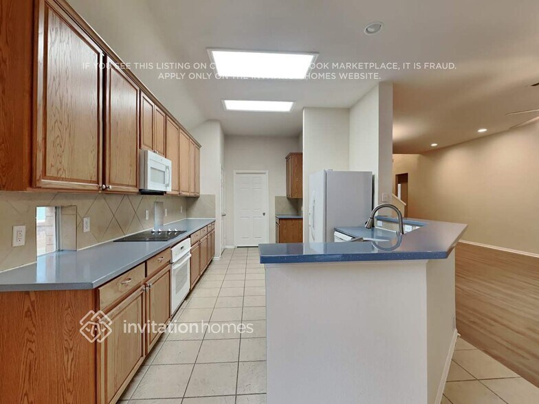Building Photo - 2824 Maple Creek Dr