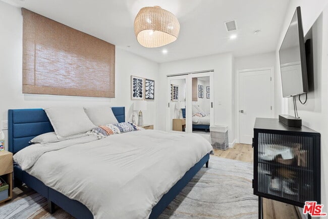 Building Photo - 11038 Blix St