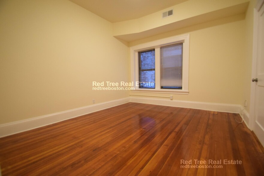 Building Photo - 1463 Beacon St