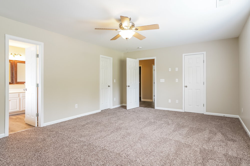 Building Photo - 242 River Hills Dr