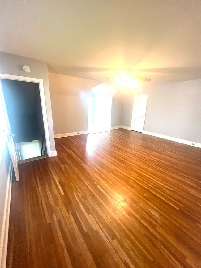 Building Photo - 1913-1915 Woodland Ave