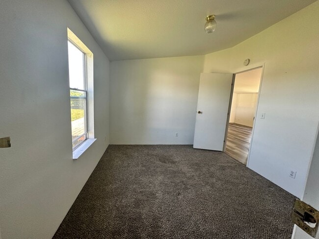 Building Photo - 4655 NE Elliott Cir