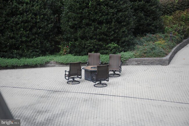 Building Photo - 5225 Pooks Hill Rd