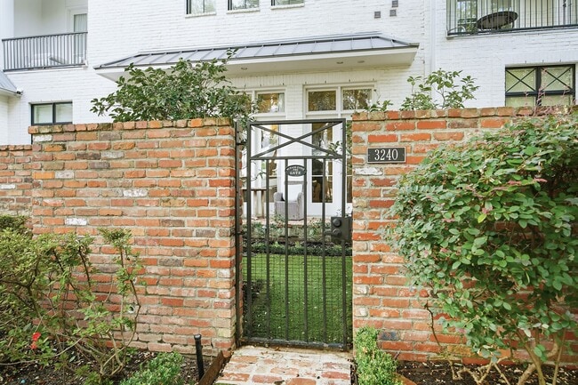 Building Photo - 3240 Bammel Ln