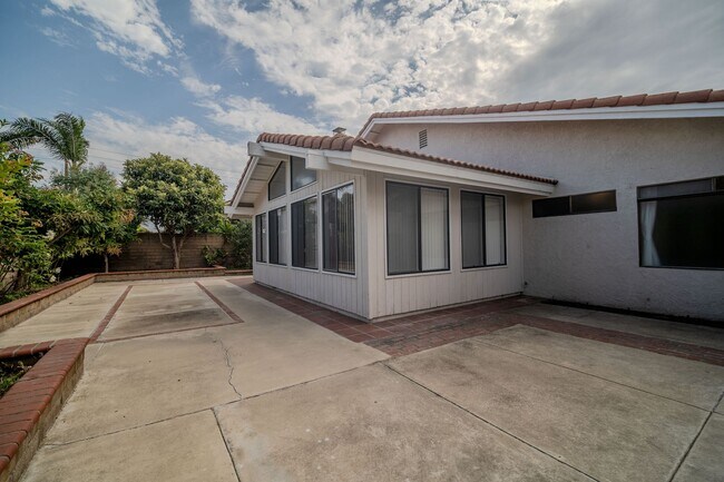 Building Photo - Fountain Valley Family home