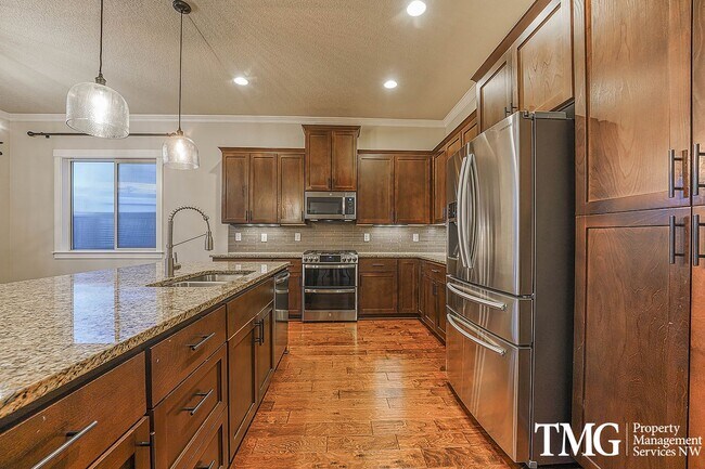 Building Photo - Spacious 4 BD Home with Private Backyard & Community Amenities!