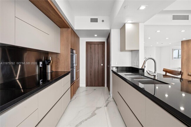 Building Photo - 450 Alton Rd