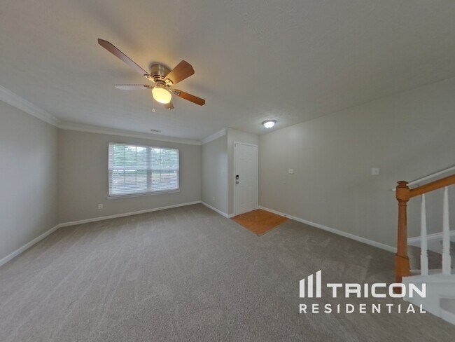 Building Photo - 1740 Courtyard Ln