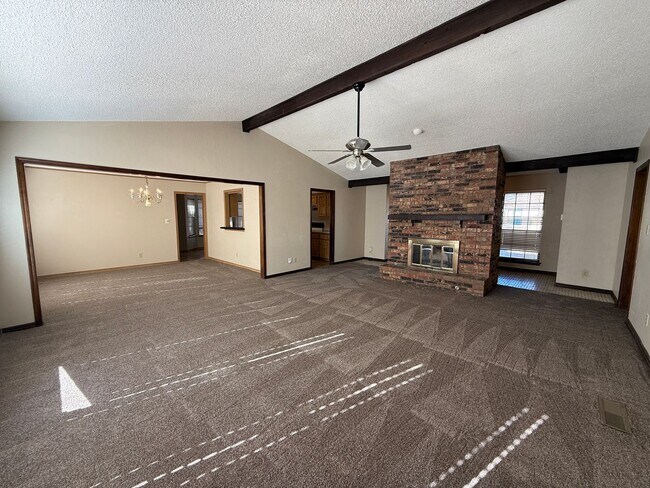 Building Photo - Huge Living Area, Storage Shed, Fenced Yard 3 bedroom Home