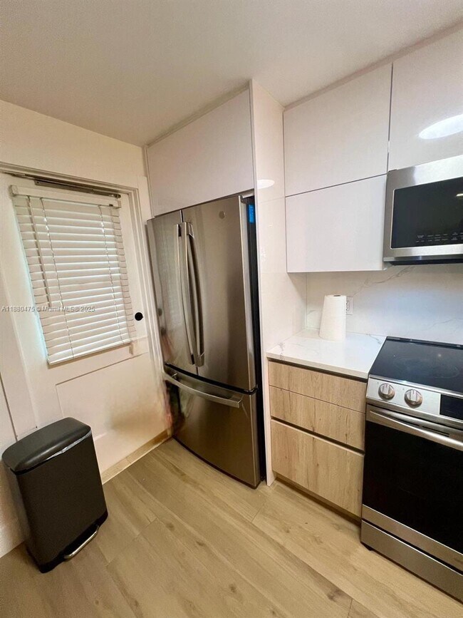 Building Photo - 3000 S Course Dr