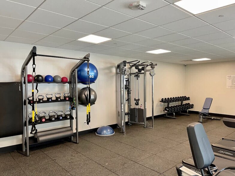 Building Photo - 535 South Park Avenue