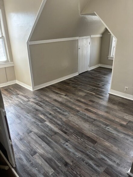 Building Photo - 207 W Main St